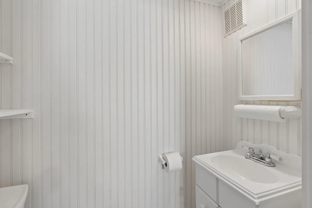 27 Pleasant Street Wiscasset ME 04578