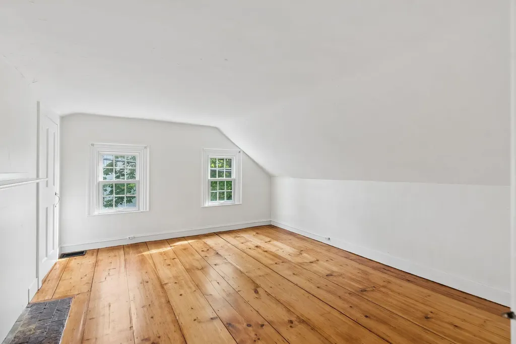 27 Pleasant Street Wiscasset ME 04578