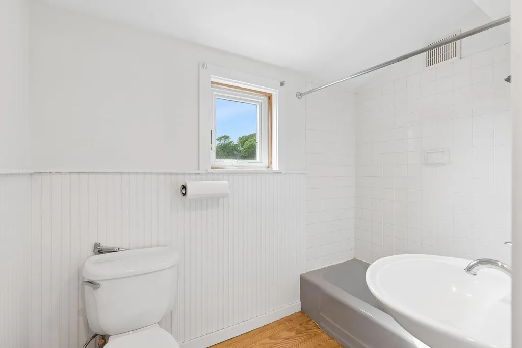 27 Pleasant Street Wiscasset ME 04578