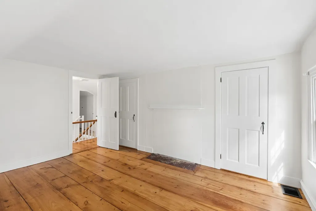 27 Pleasant Street Wiscasset ME 04578