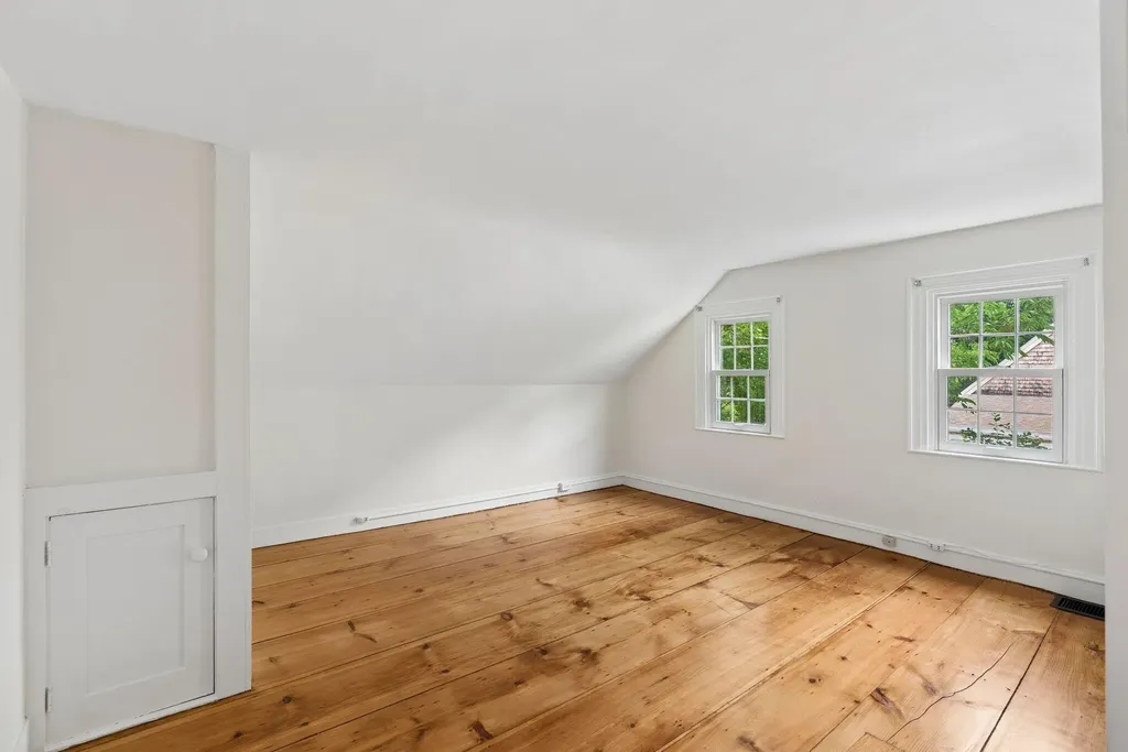 27 Pleasant Street Wiscasset ME 04578