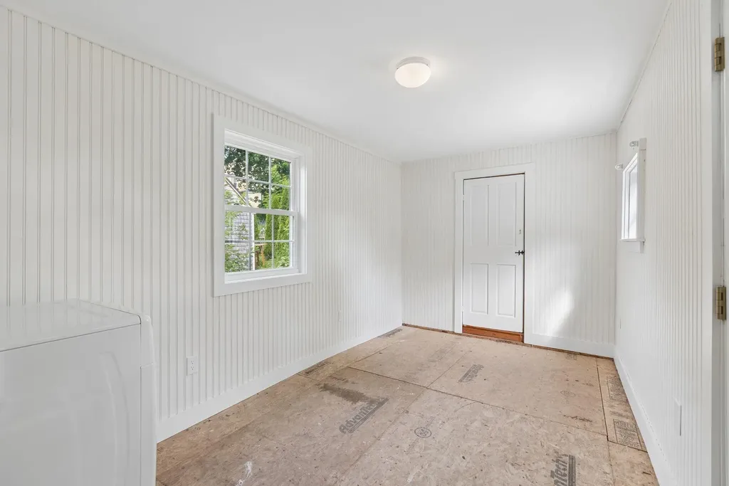 27 Pleasant Street Wiscasset ME 04578