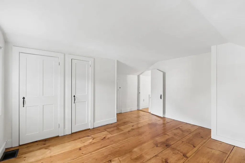 27 Pleasant Street Wiscasset ME 04578