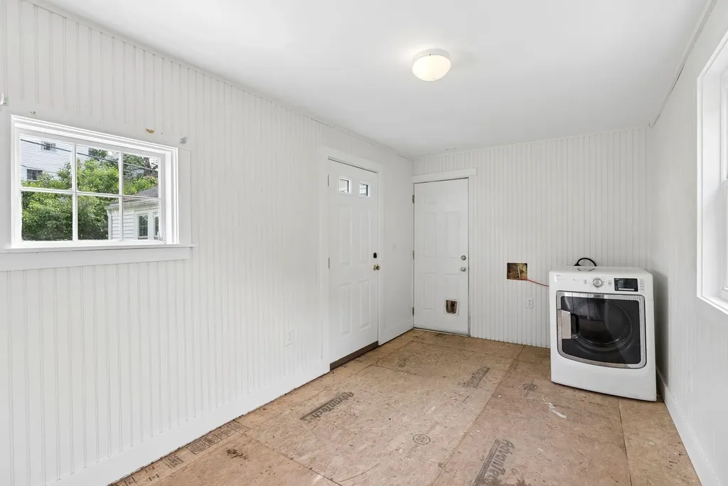 27 Pleasant Street Wiscasset ME 04578