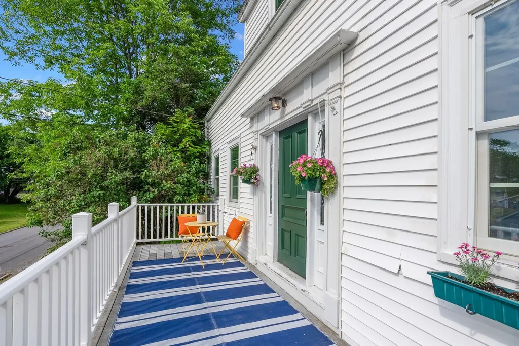 27 Pleasant Street Wiscasset ME 04578