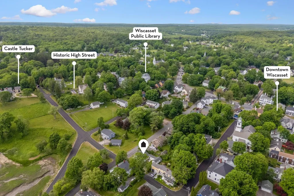 27 Pleasant Street Wiscasset ME 04578
