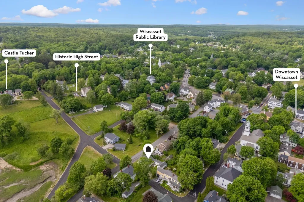 27 Pleasant Street Wiscasset ME 04578