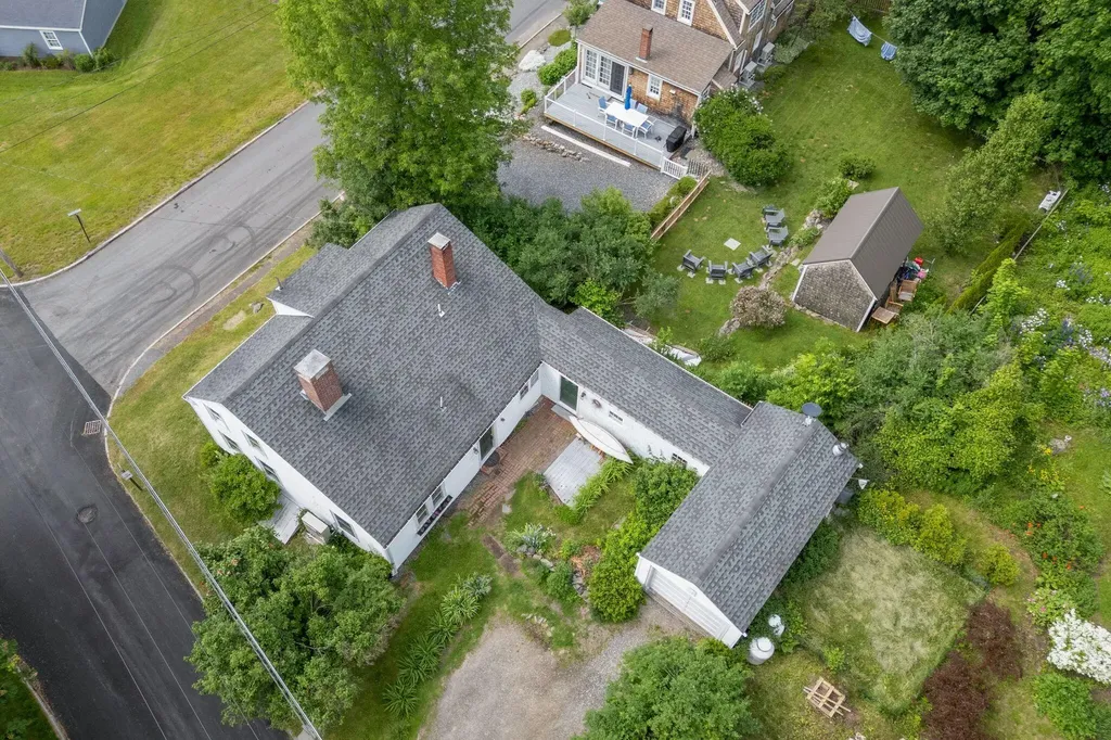 27 Pleasant Street Wiscasset ME 04578