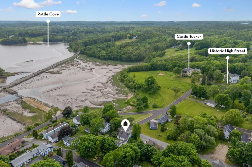 27 Pleasant Street Wiscasset ME 04578