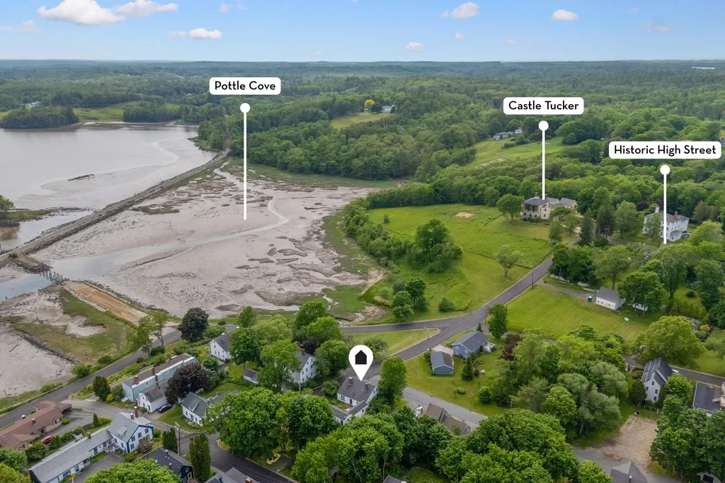 27 Pleasant Street Wiscasset ME 04578