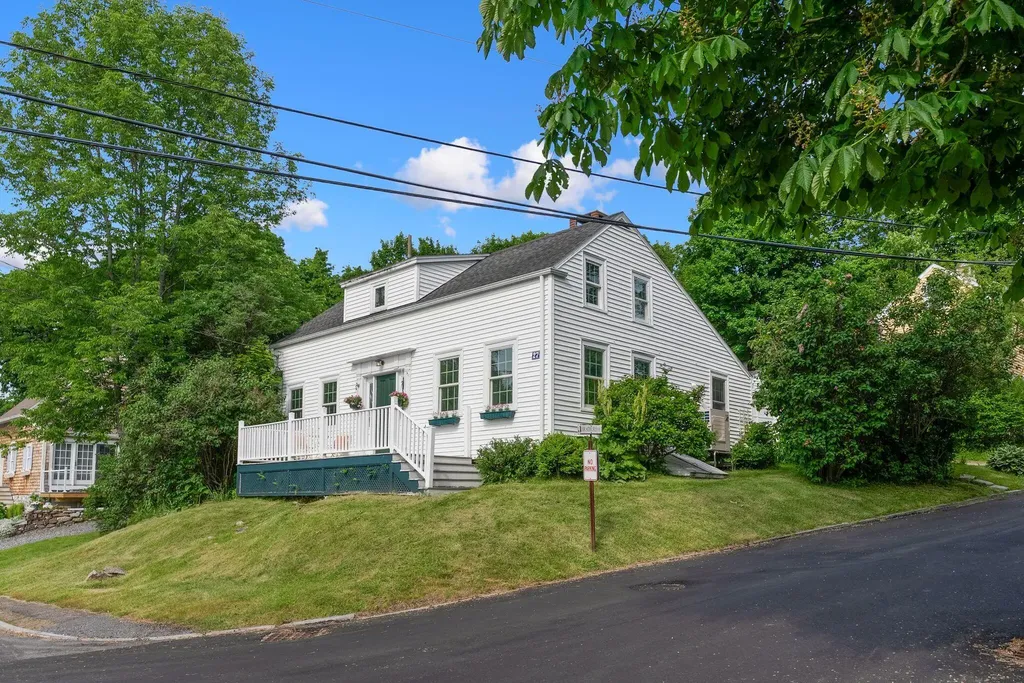 27 Pleasant Street Wiscasset ME 04578