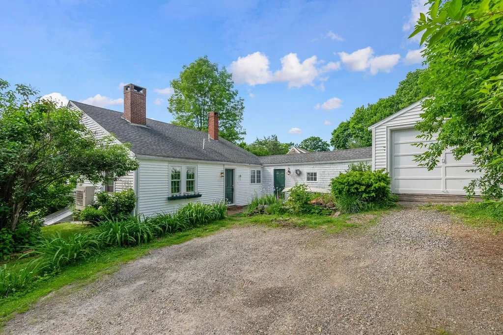 27 Pleasant Street Wiscasset ME 04578