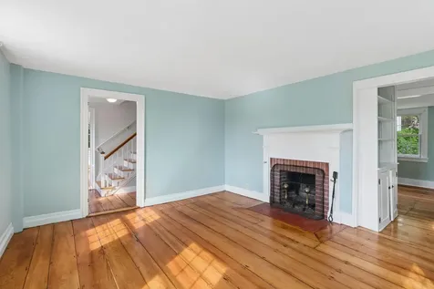 27 Pleasant Street Wiscasset ME 04578