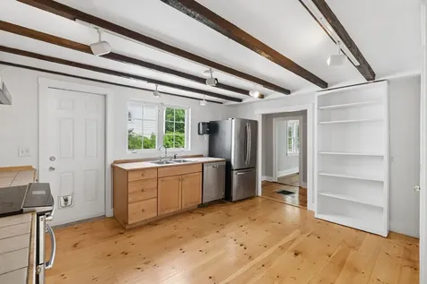27 Pleasant Street Wiscasset ME 04578