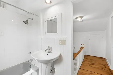 27 Pleasant Street Wiscasset ME 04578
