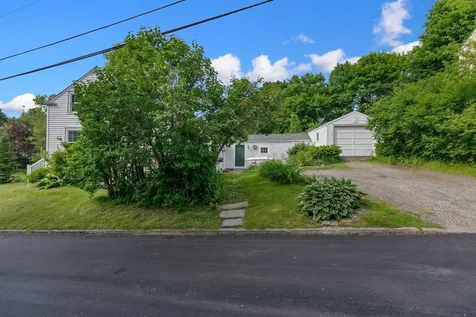 27 Pleasant Street Wiscasset ME 04578