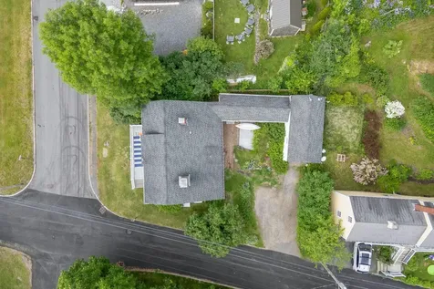 27 Pleasant Street Wiscasset ME 04578