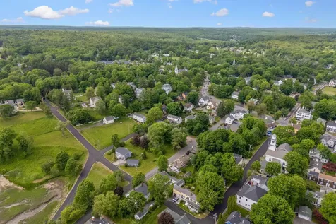 27 Pleasant Street Wiscasset ME 04578