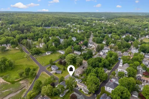 27 Pleasant Street Wiscasset ME 04578