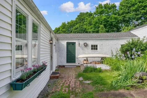 27 Pleasant Street Wiscasset ME 04578