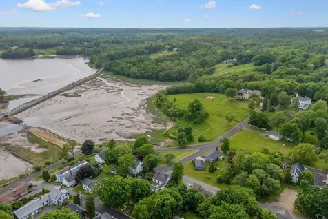 27 Pleasant Street Wiscasset ME 04578