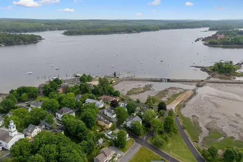 27 Pleasant Street Wiscasset ME 04578