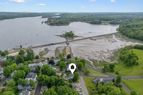 27 Pleasant Street Wiscasset ME 04578