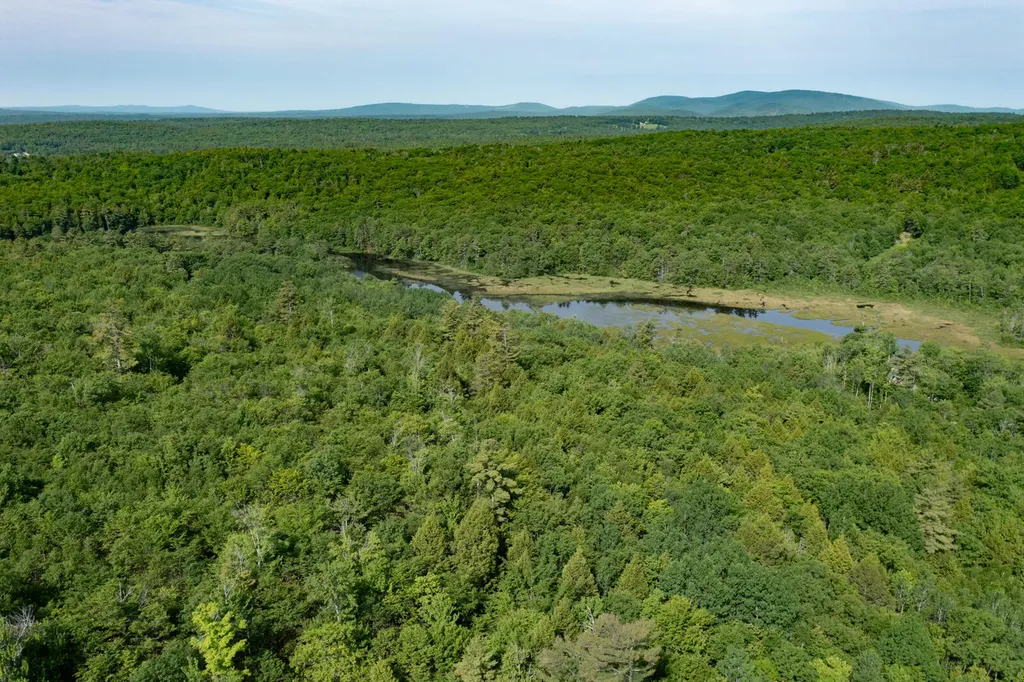 237-001 Hopper Road Acton ME 04001