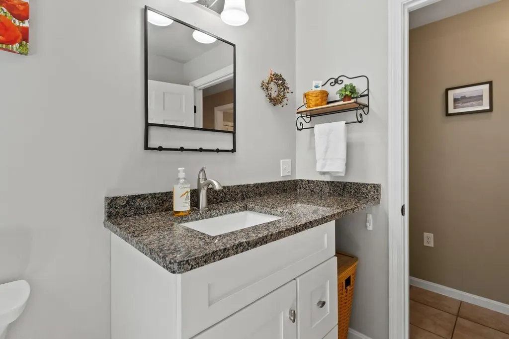 9 Juniper Lane Falmouth ME 04105