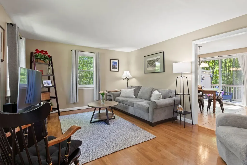 9 Juniper Lane Falmouth ME 04105