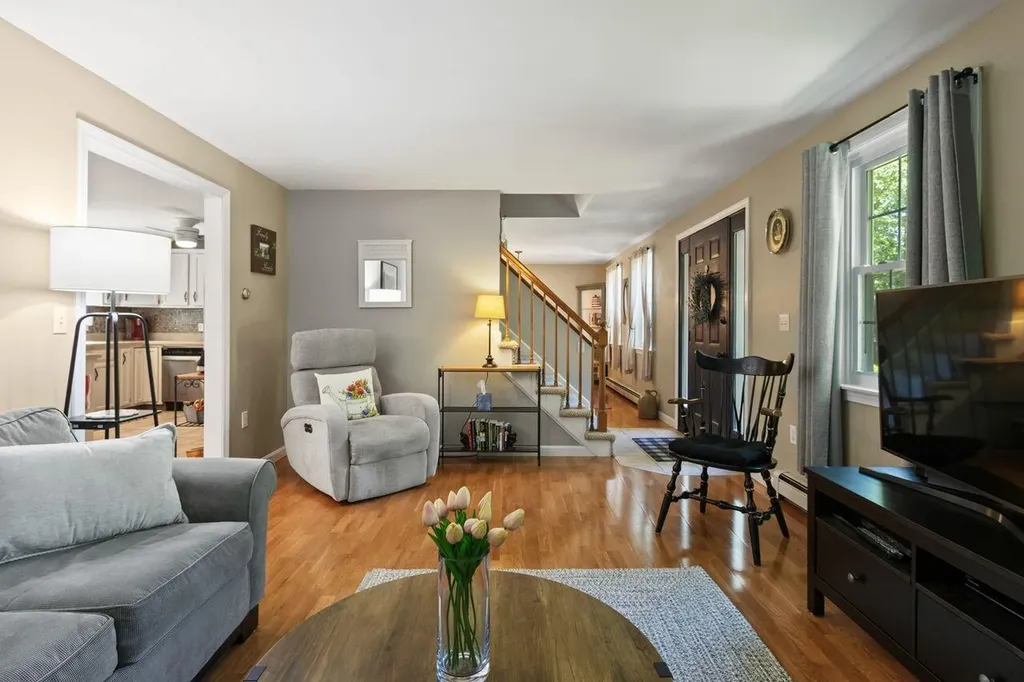 9 Juniper Lane Falmouth ME 04105
