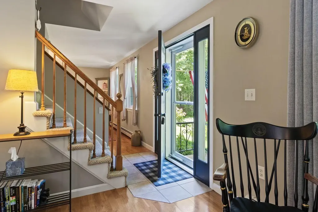 9 Juniper Lane Falmouth ME 04105