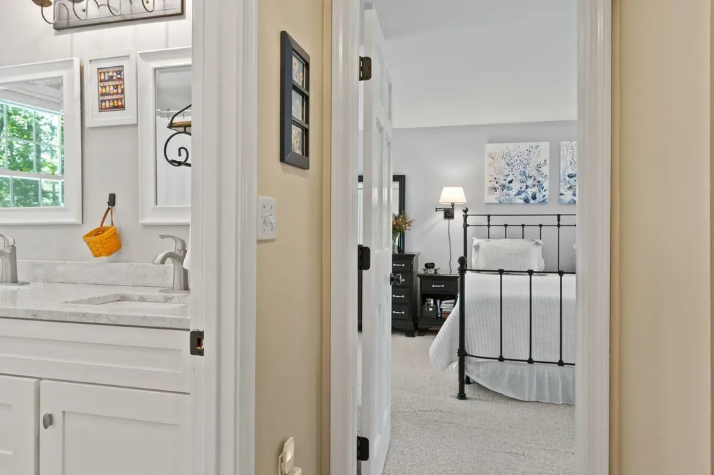 9 Juniper Lane Falmouth ME 04105