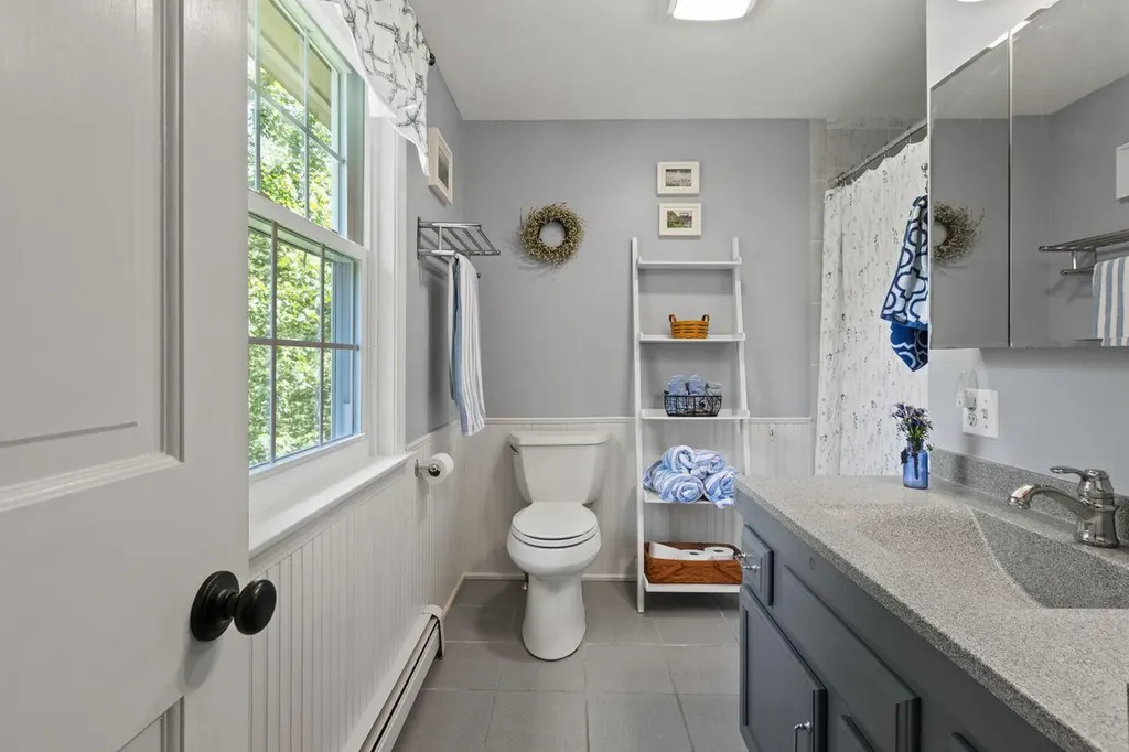 9 Juniper Lane Falmouth ME 04105