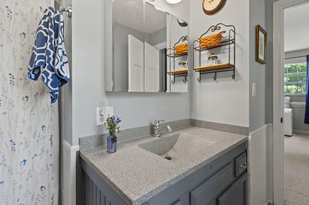 9 Juniper Lane Falmouth ME 04105