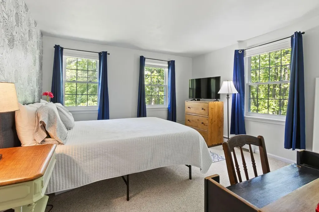 9 Juniper Lane Falmouth ME 04105