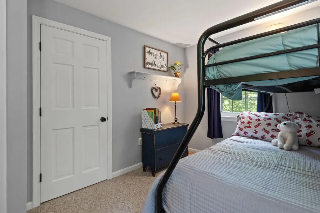 9 Juniper Lane Falmouth ME 04105