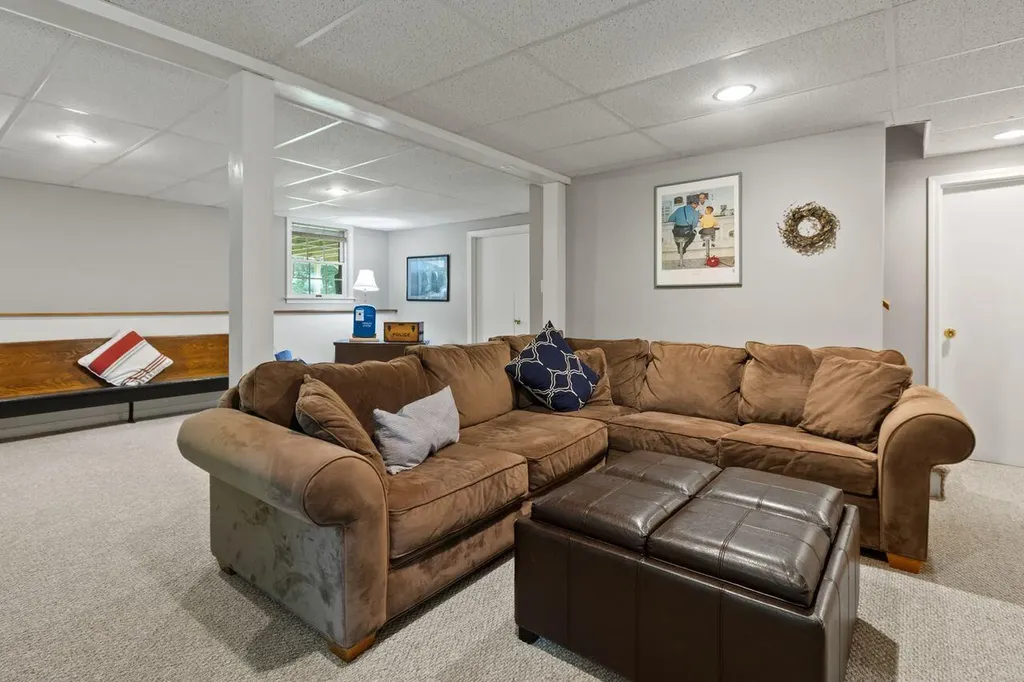 9 Juniper Lane Falmouth ME 04105