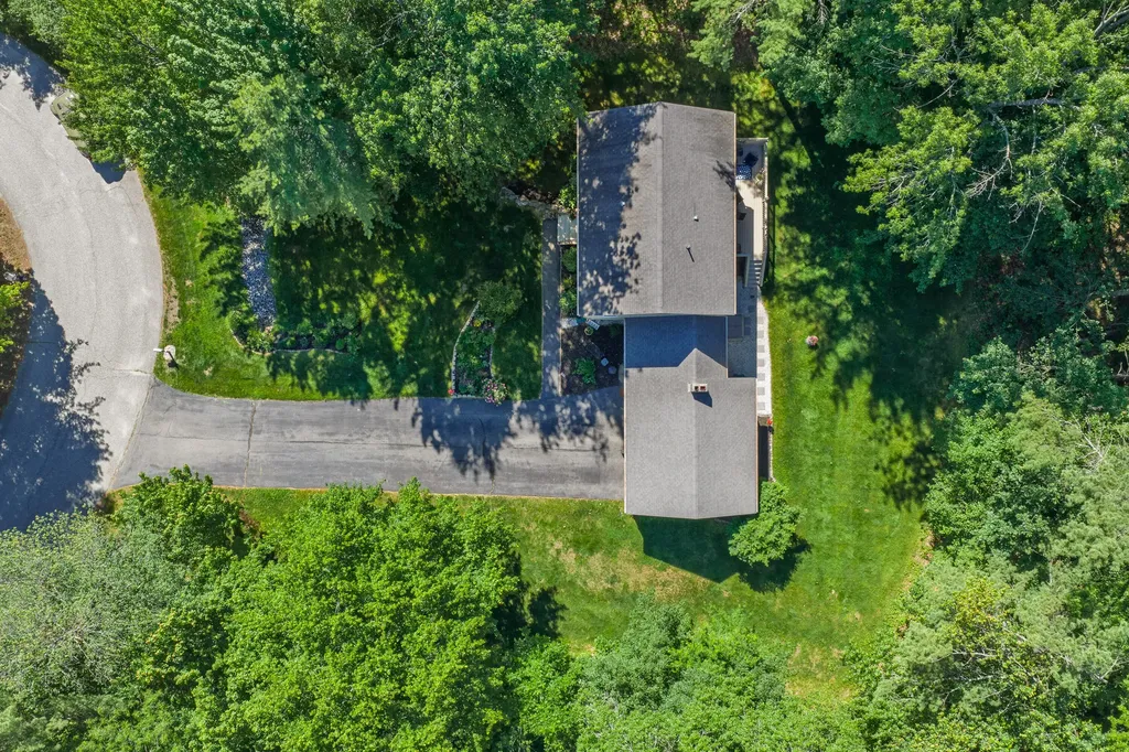 9 Juniper Lane Falmouth ME 04105