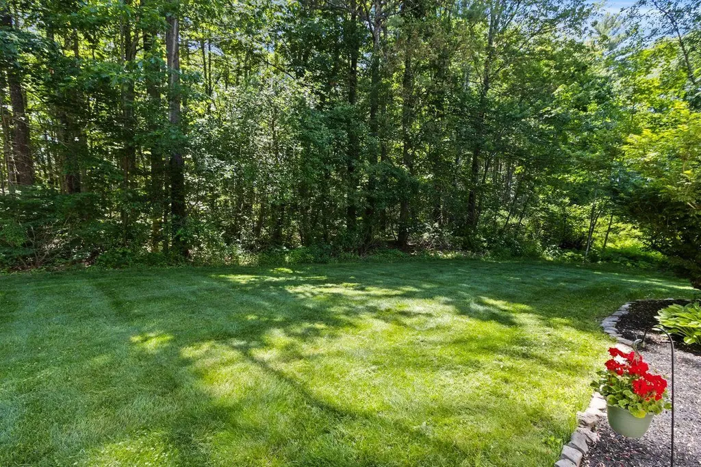 9 Juniper Lane Falmouth ME 04105