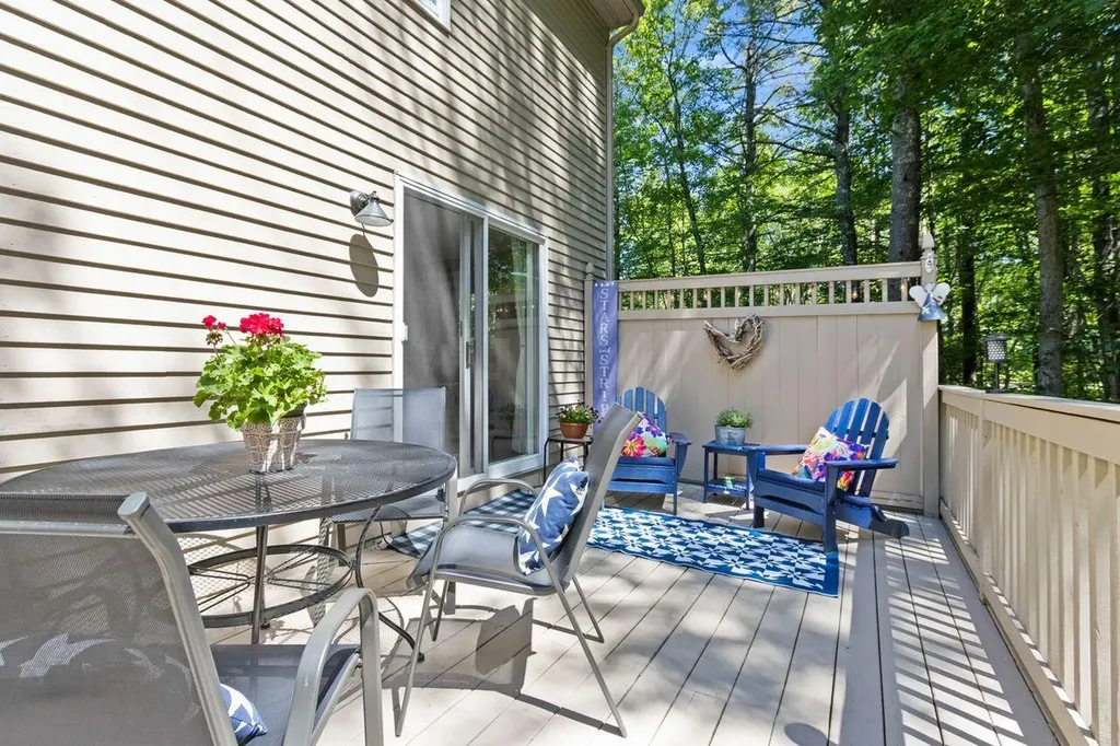9 Juniper Lane Falmouth ME 04105