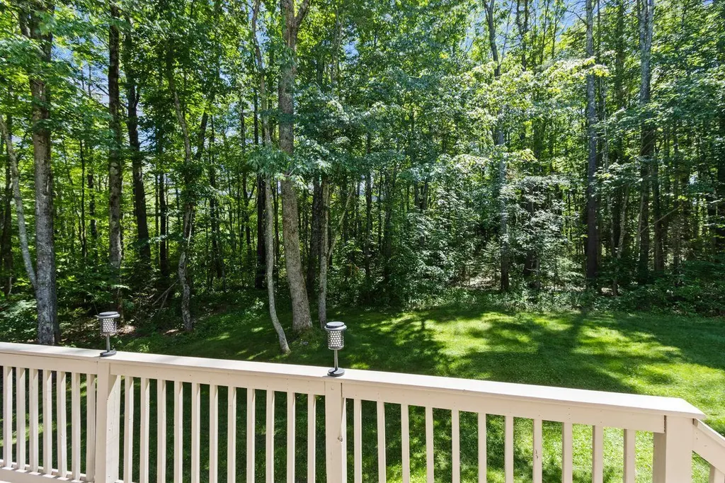 9 Juniper Lane Falmouth ME 04105