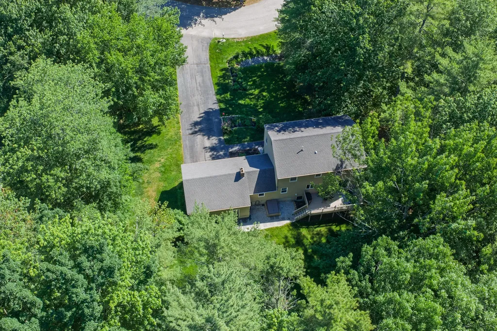 9 Juniper Lane Falmouth ME 04105