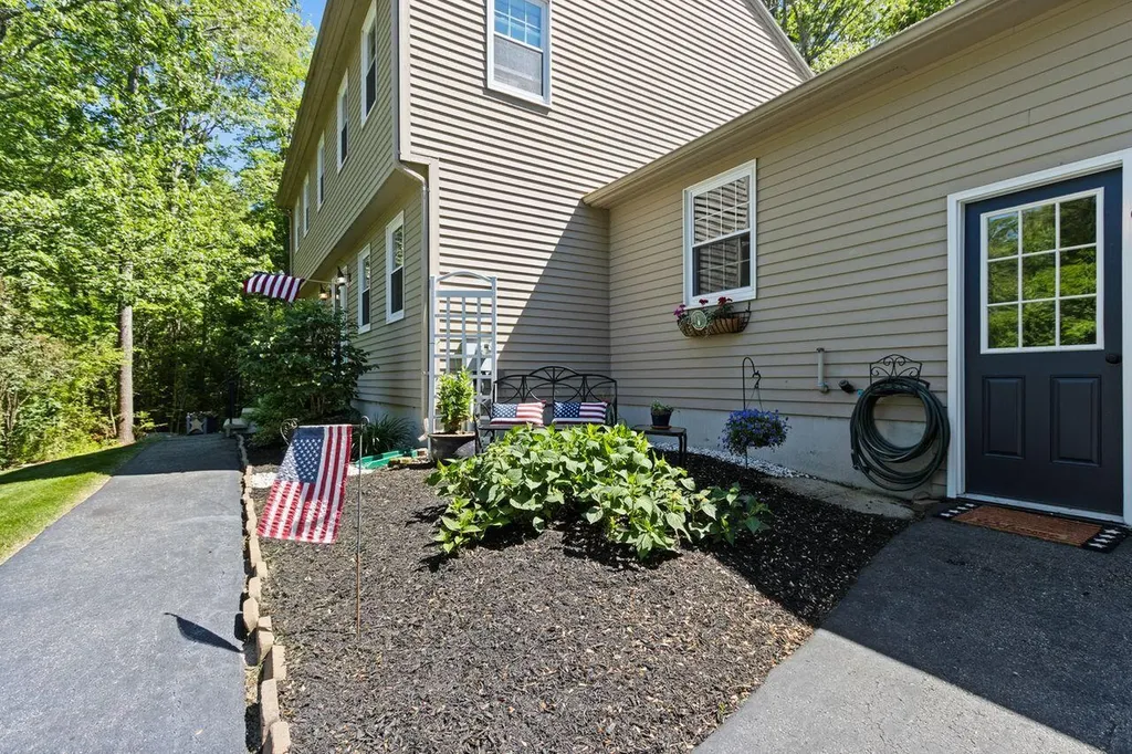 9 Juniper Lane Falmouth ME 04105