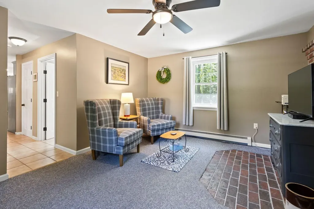 9 Juniper Lane Falmouth ME 04105