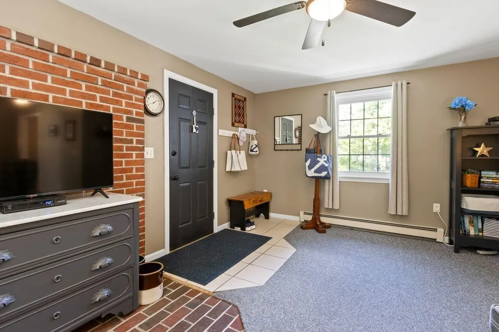 9 Juniper Lane Falmouth ME 04105