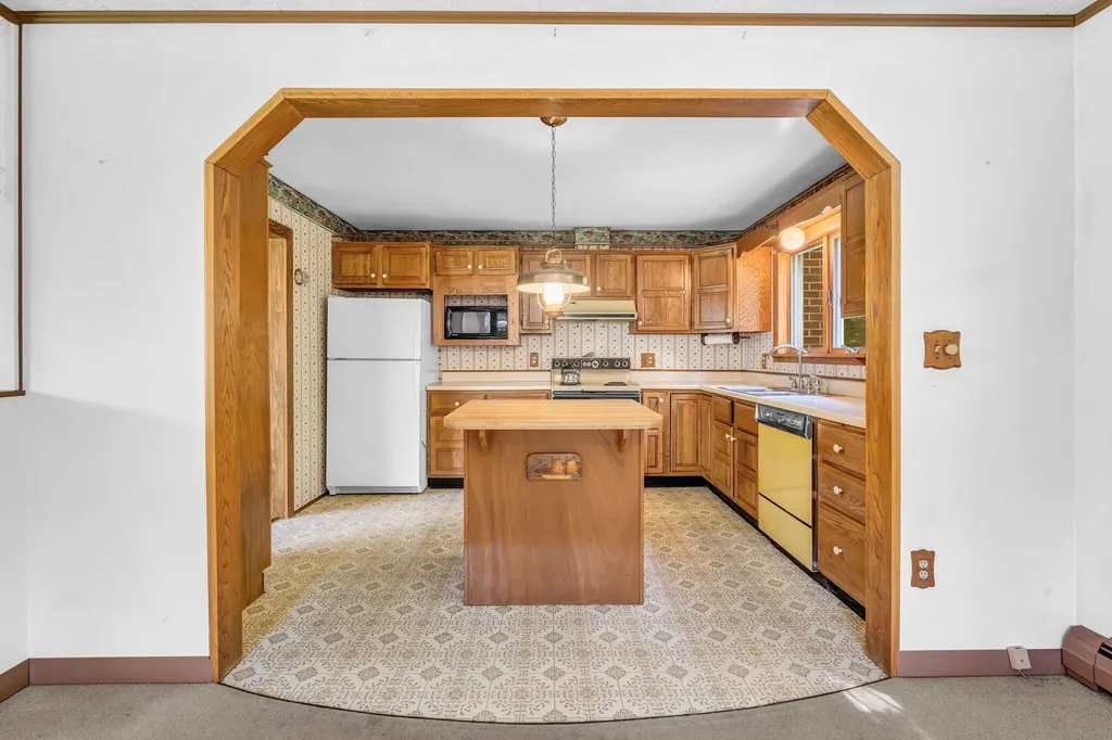 209 Calderwood Road Washington ME 04574