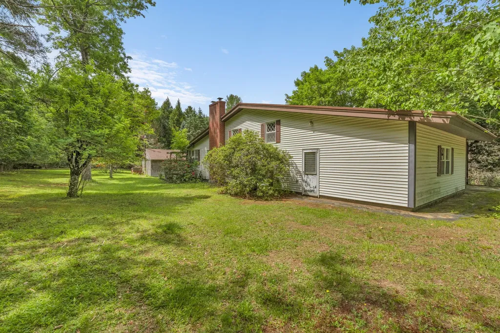 209 Calderwood Road Washington ME 04574