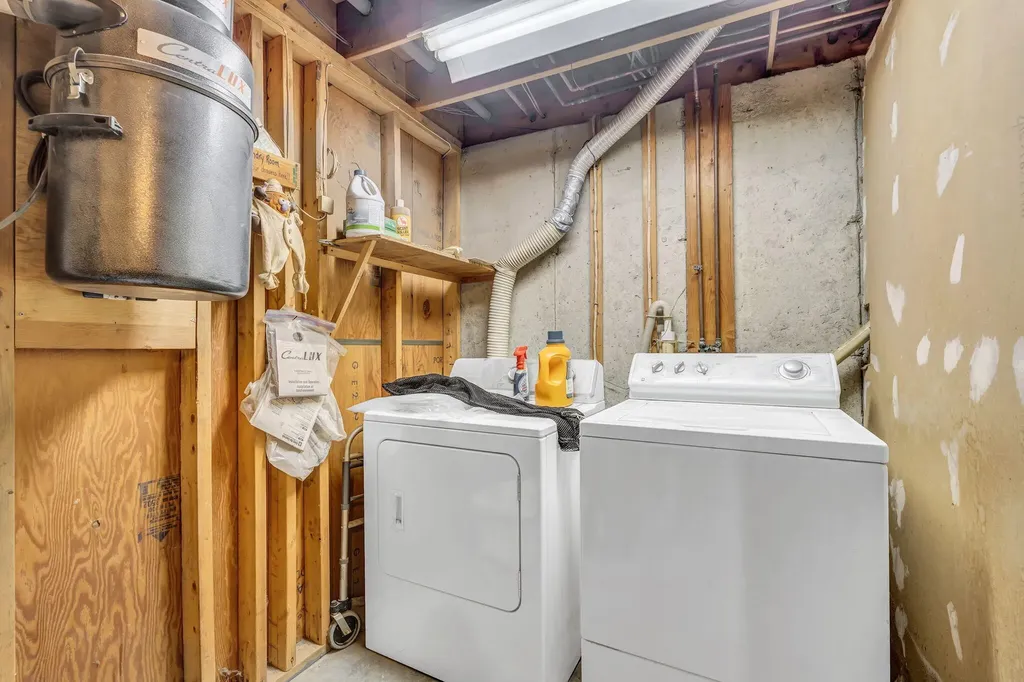 209 Calderwood Road Washington ME 04574