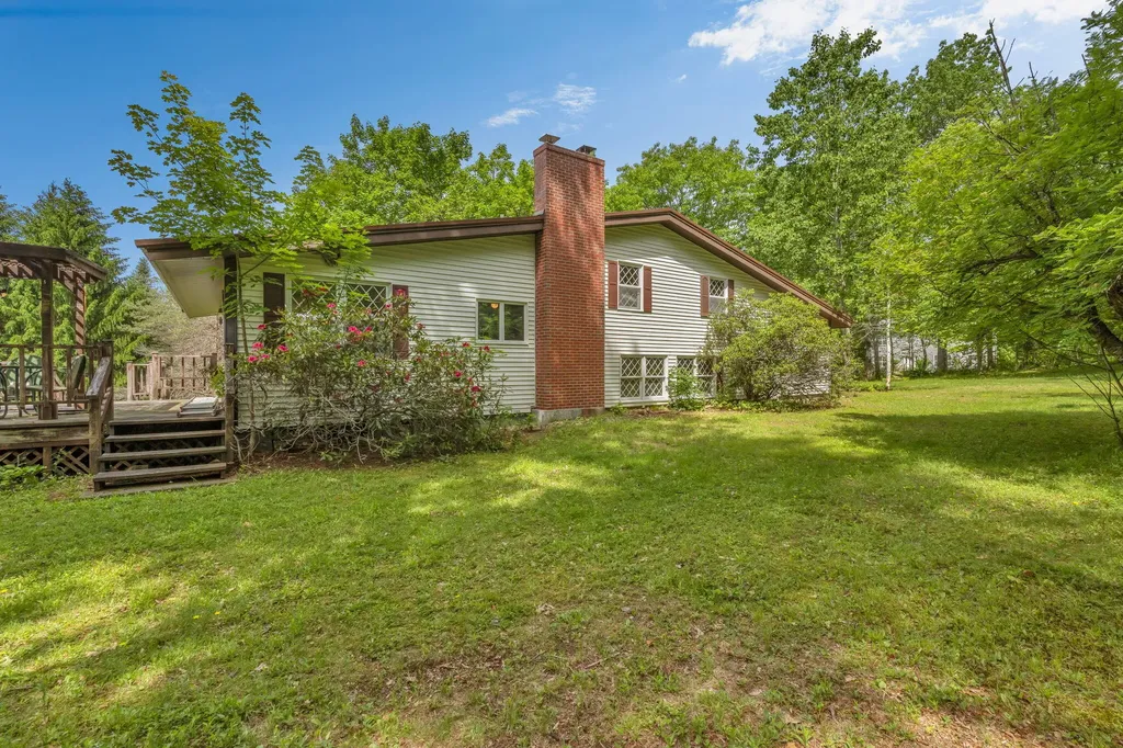 209 Calderwood Road Washington ME 04574